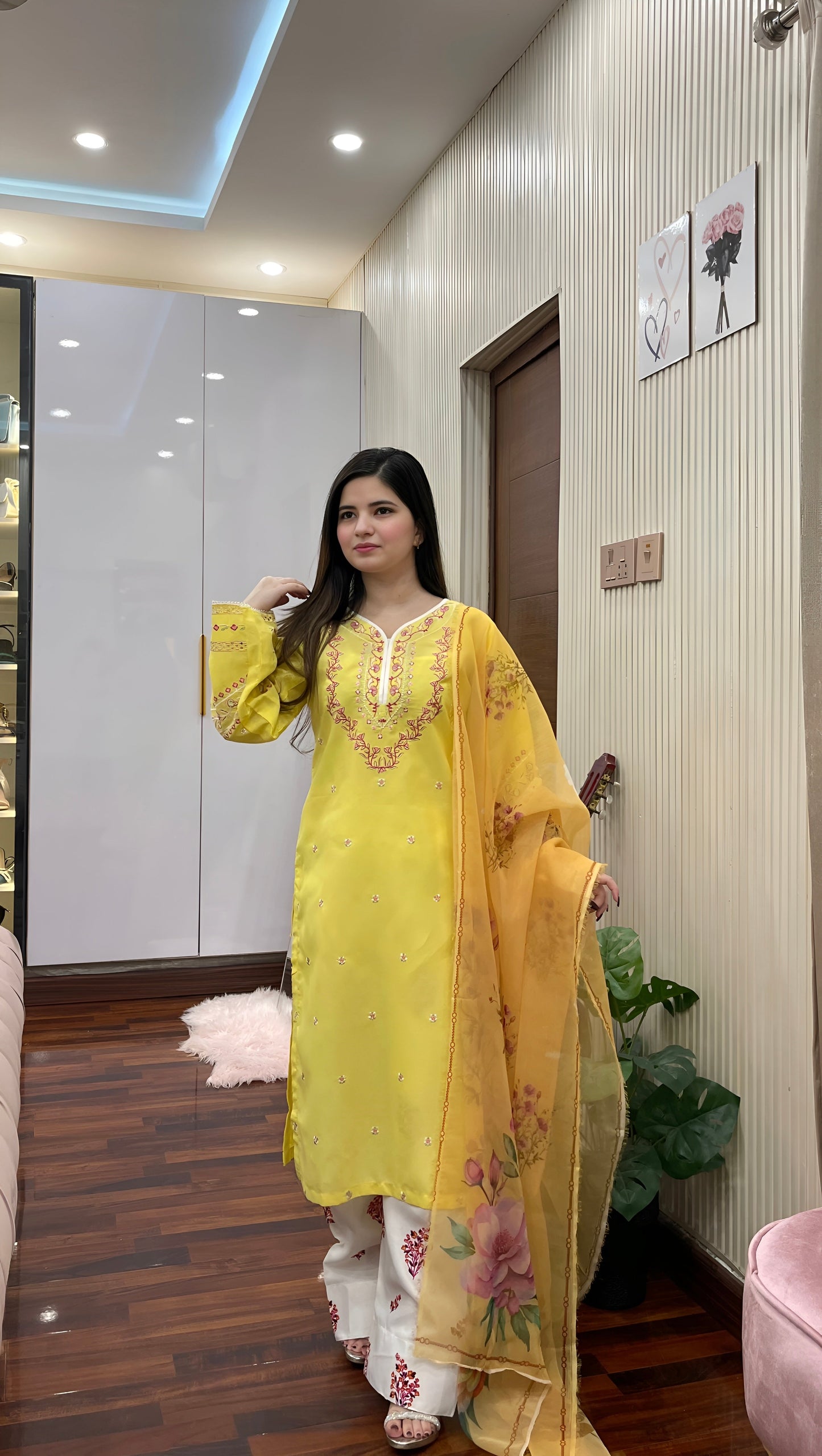 HAJRA EMBROIDERY 3PC (FARSHI)
